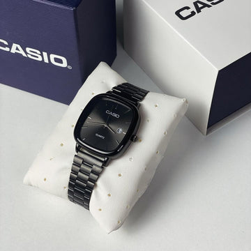CASIO QUARTZ  SQUARE WATCH