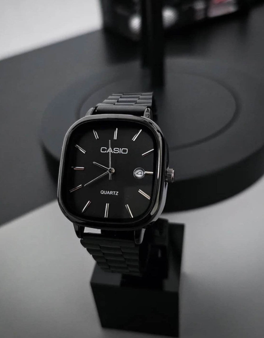 CASIO QUARTZ  SQUARE WATCH